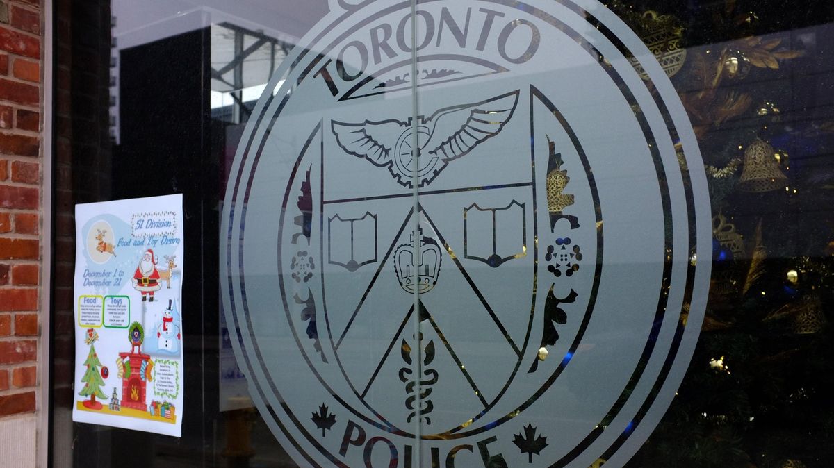Osm dívek obviněných z vraždy. Ubodaly muže v centru Toronta, tvrdí policie